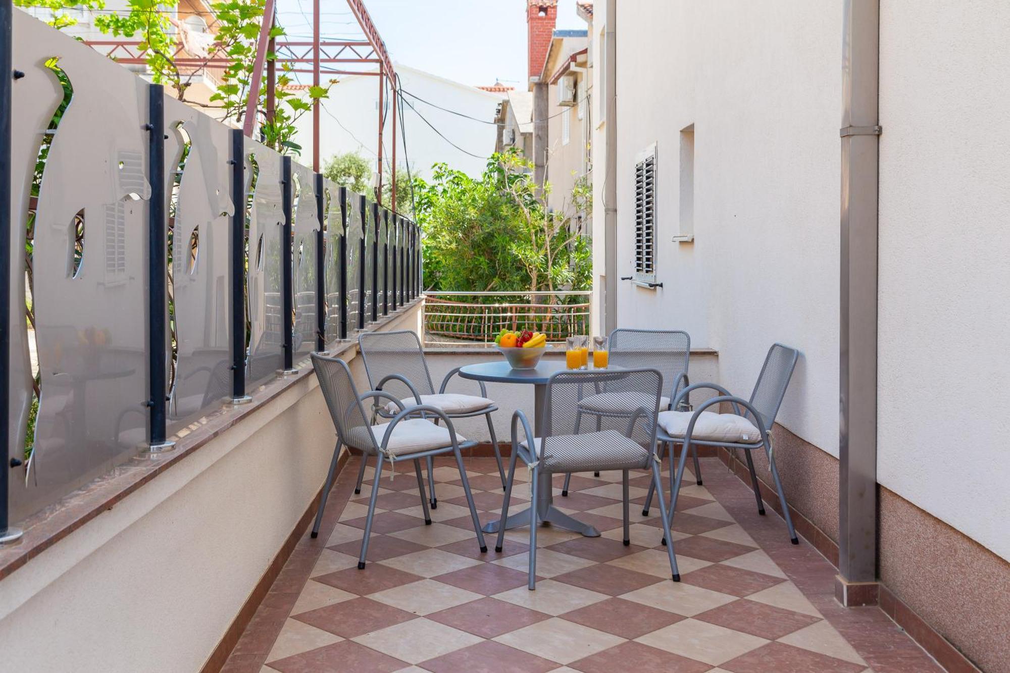 Brkic Apartments With Private Parking Makarska Exterior foto