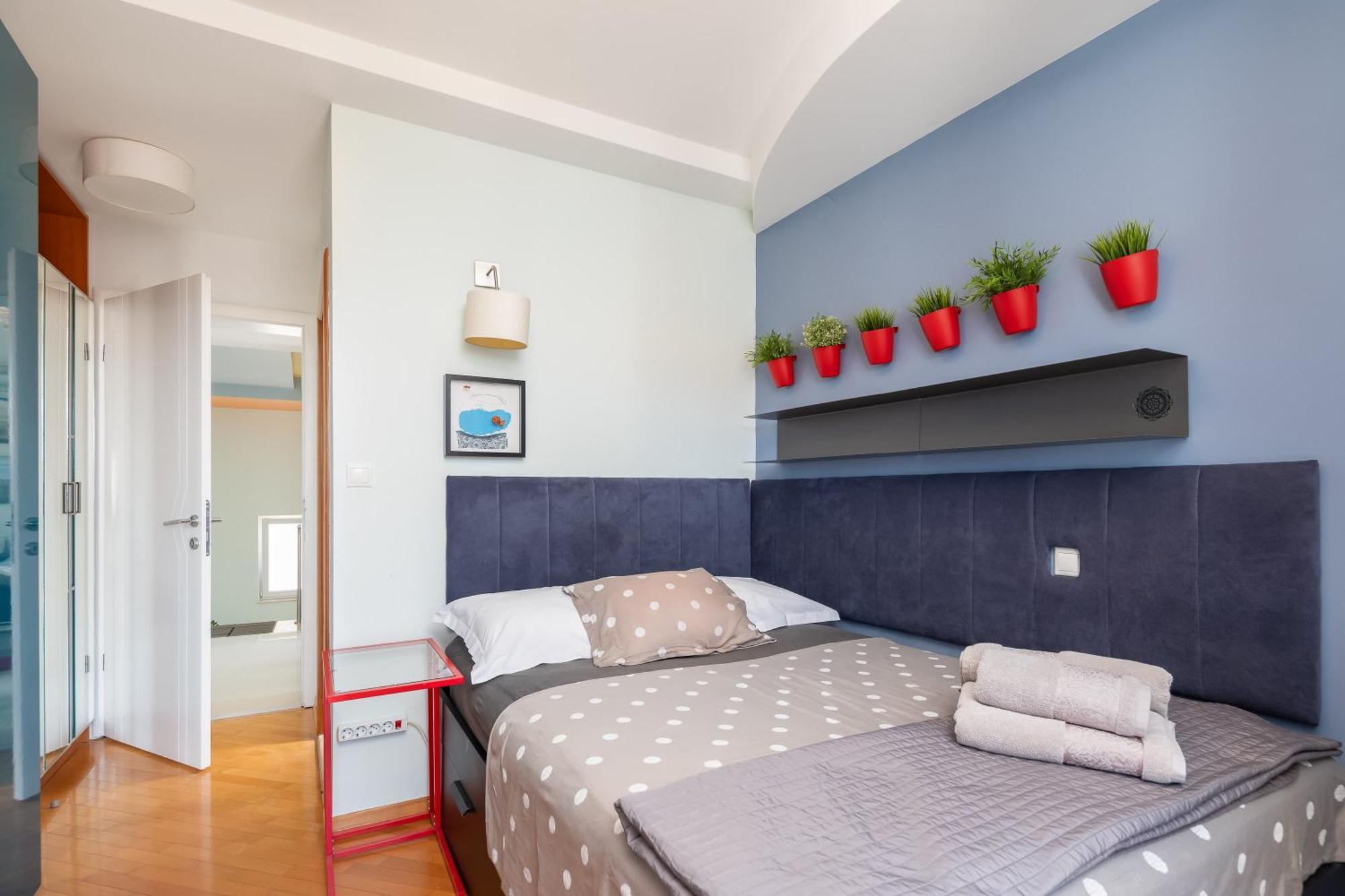 Brkic Apartments With Private Parking Makarska Quarto foto
