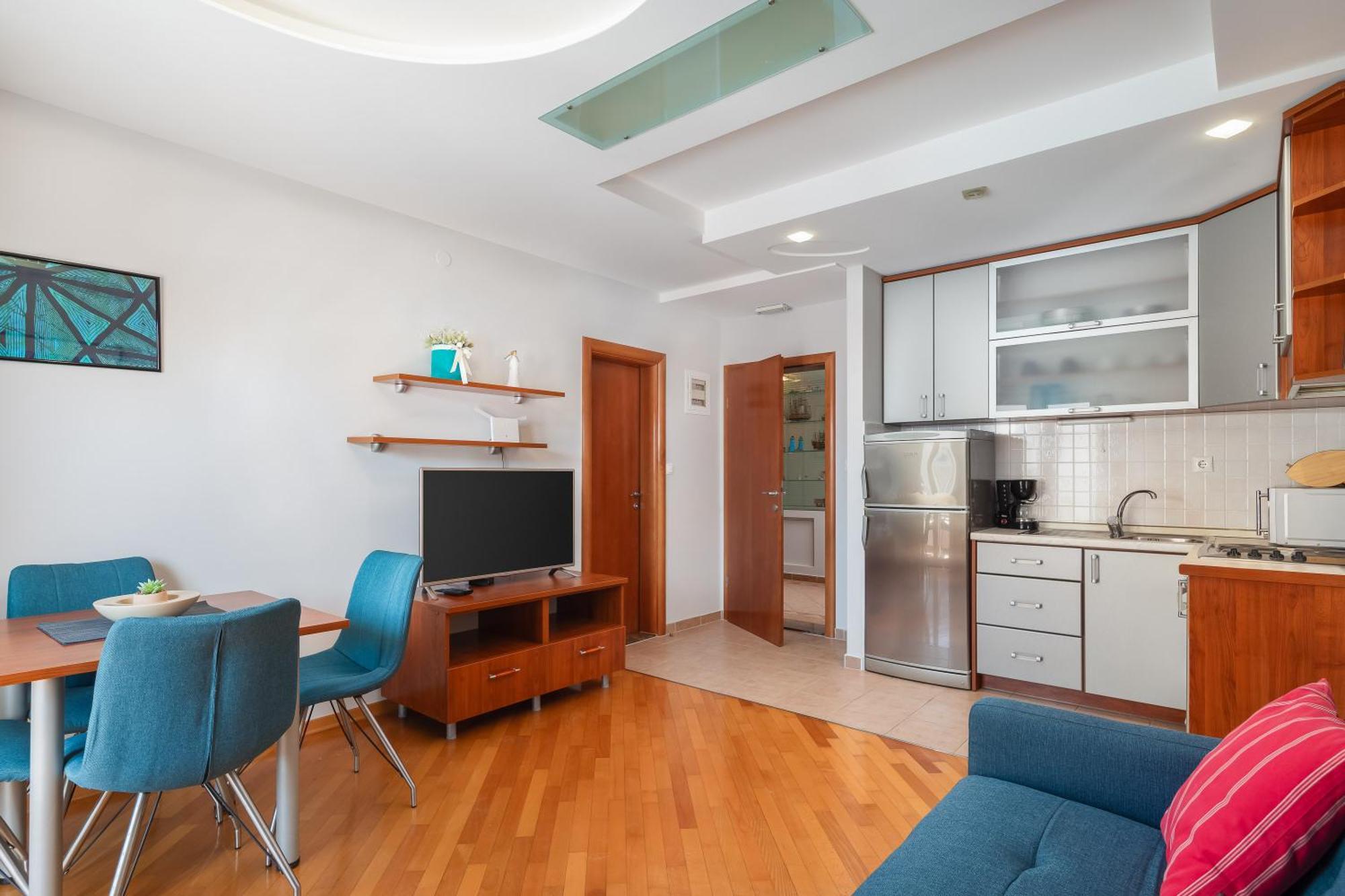 Brkic Apartments With Private Parking Makarska Quarto foto