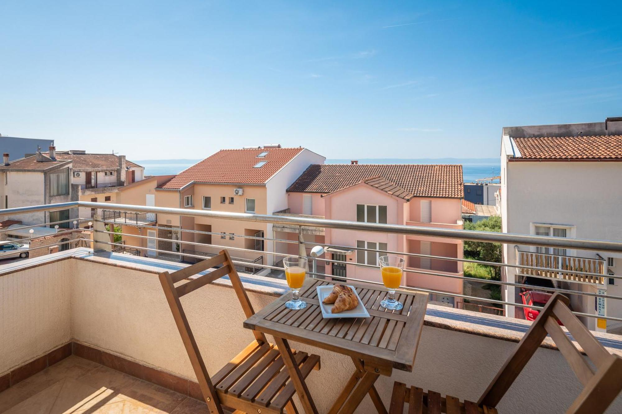 Brkic Apartments With Private Parking Makarska Quarto foto
