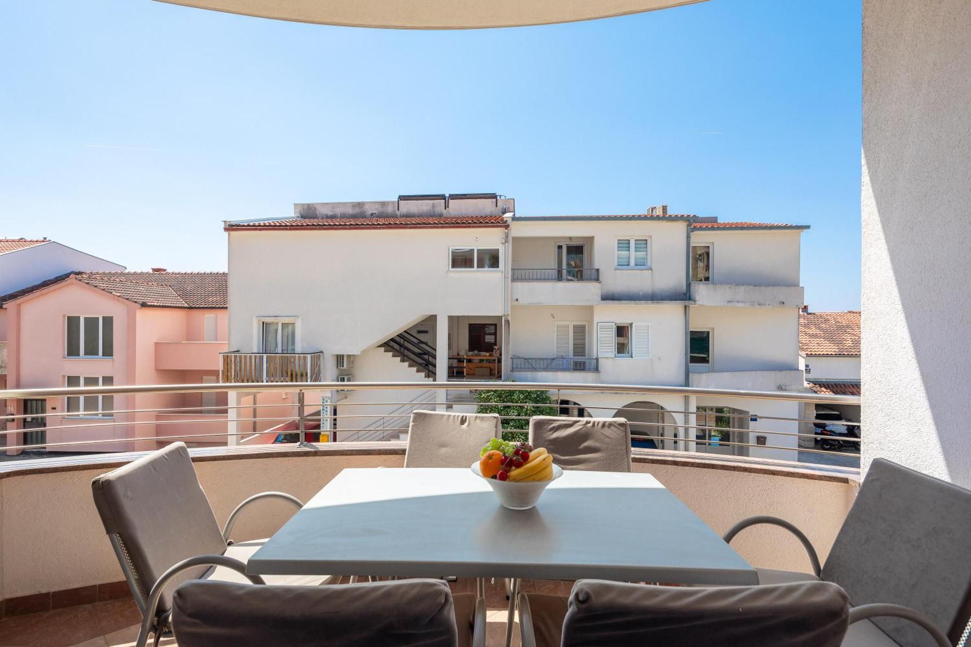 Brkic Apartments With Private Parking Makarska Quarto foto
