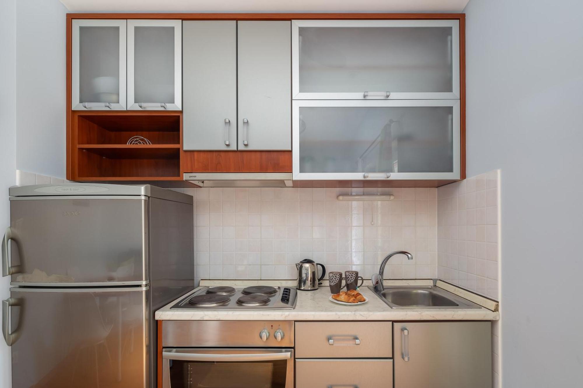 Brkic Apartments With Private Parking Makarska Quarto foto