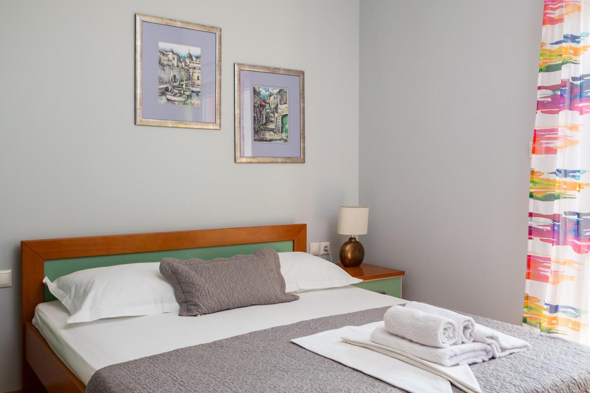 Brkic Apartments With Private Parking Makarska Quarto foto
