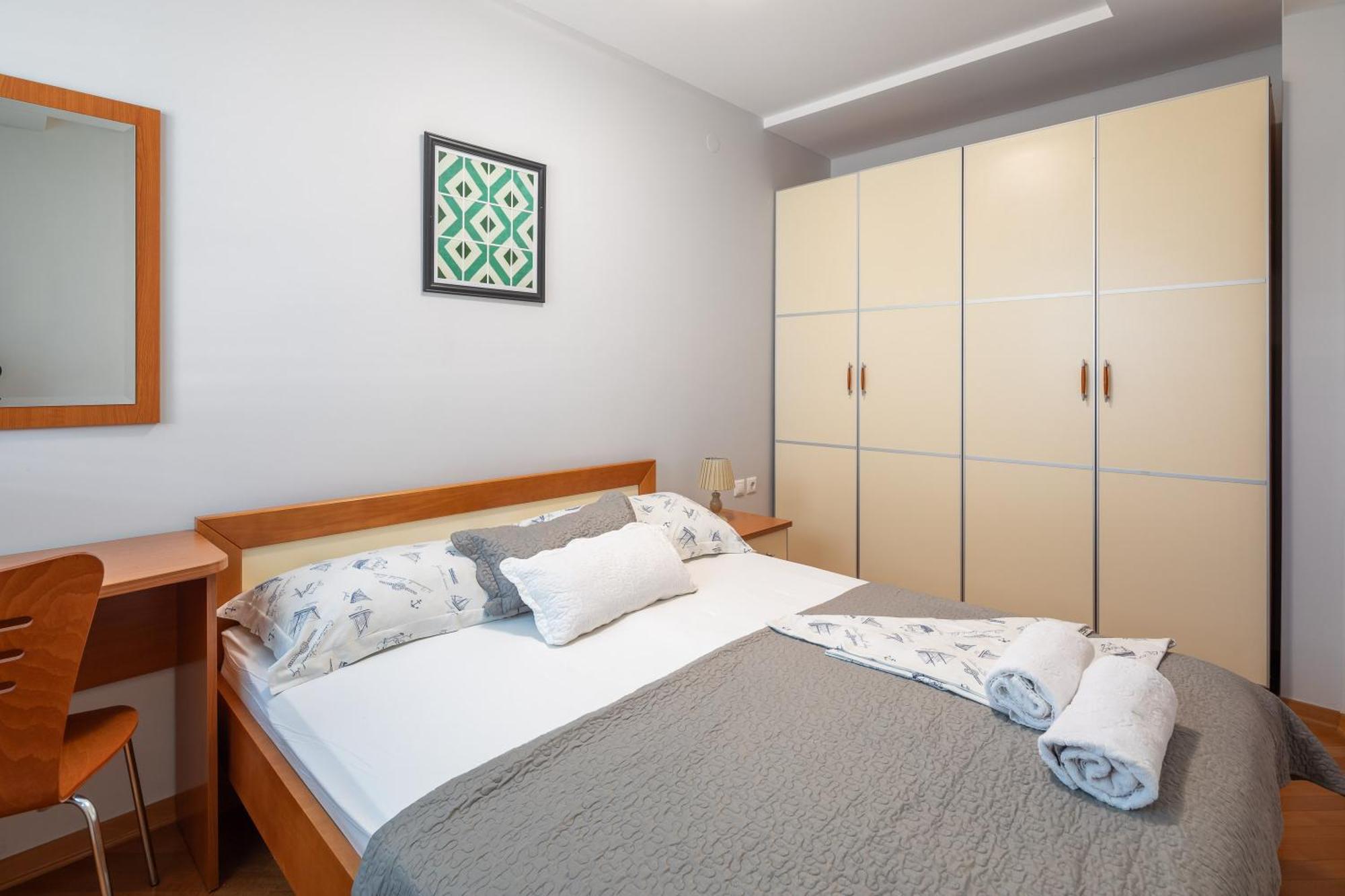 Brkic Apartments With Private Parking Makarska Quarto foto