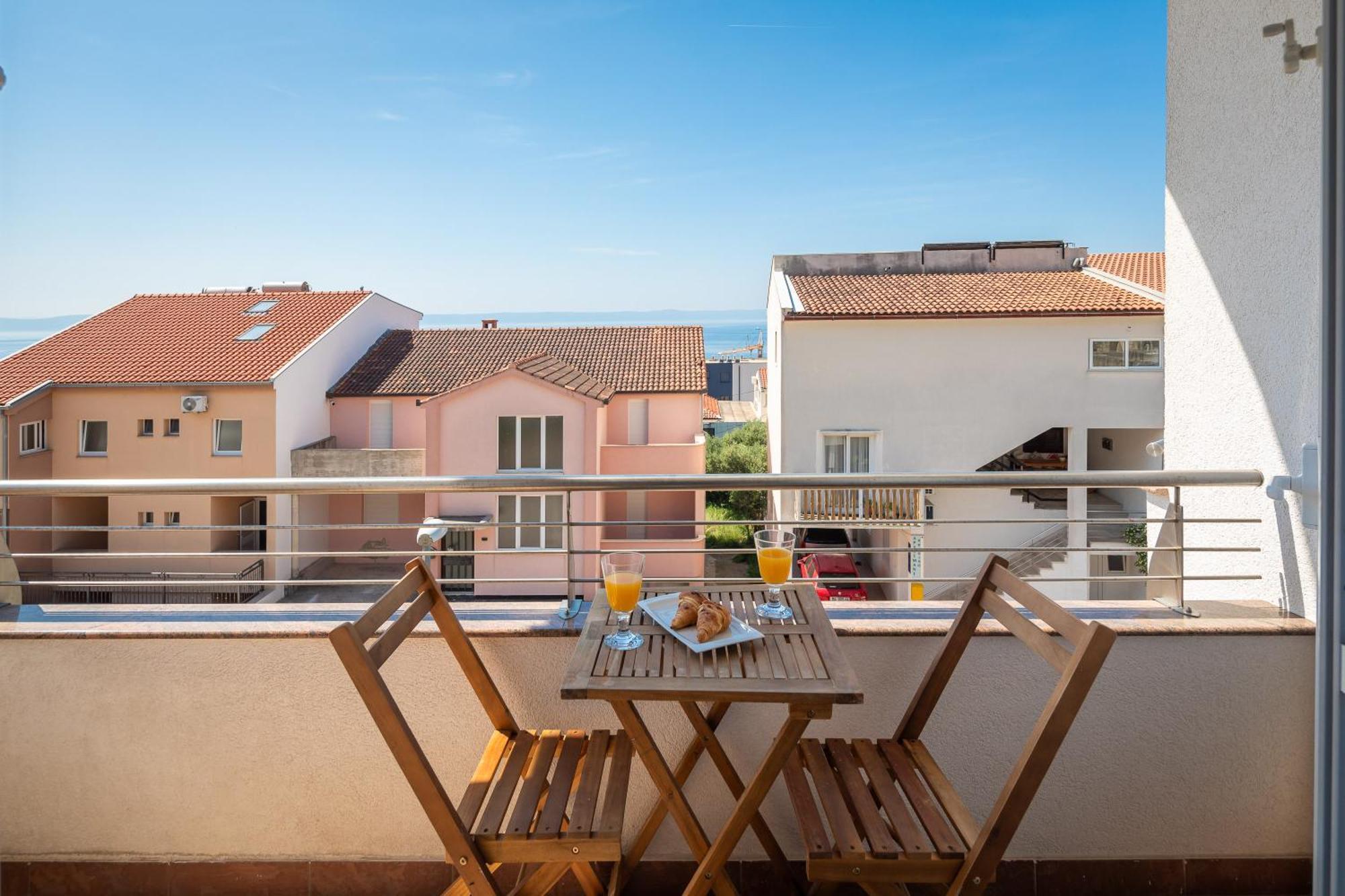 Brkic Apartments With Private Parking Makarska Quarto foto
