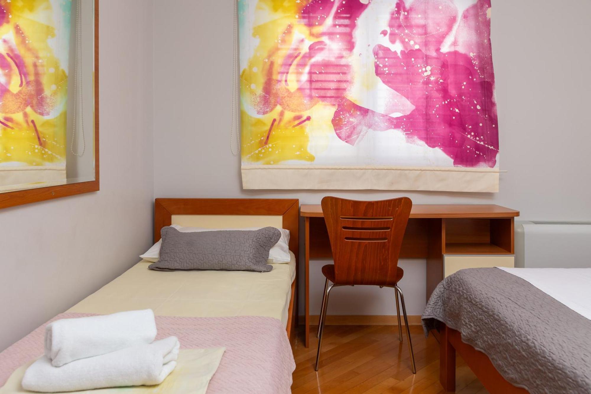 Brkic Apartments With Private Parking Makarska Quarto foto