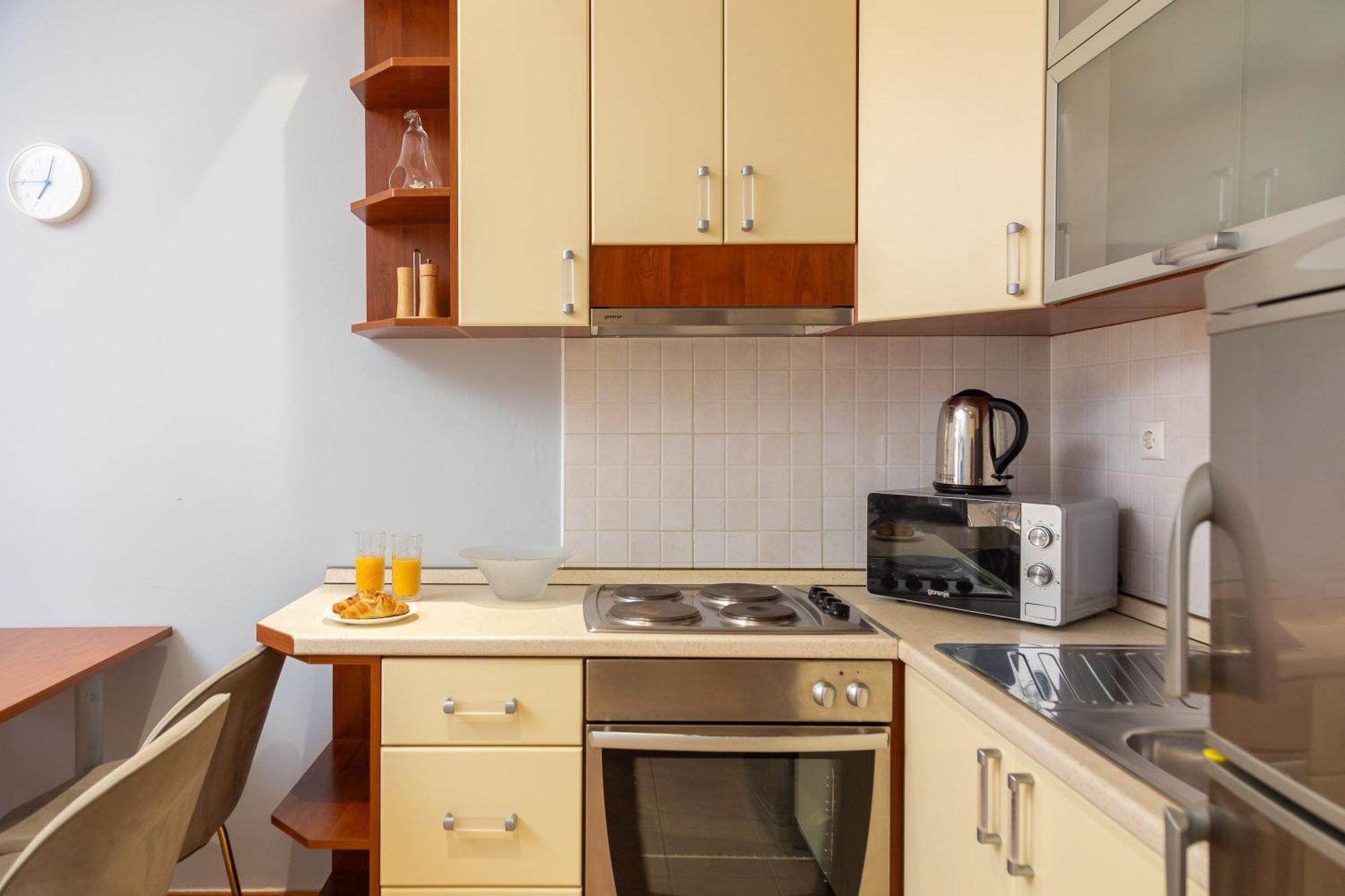 Brkic Apartments With Private Parking Makarska Quarto foto